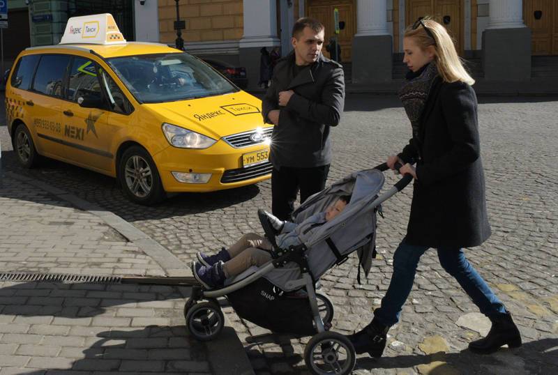 Путин потребовал проработать вопрос тарифов на такси при поездке с ребенком