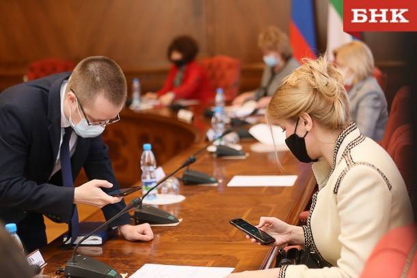 Руководителям городов районов Коми дадут восемь часов на реакцию в соцсетях