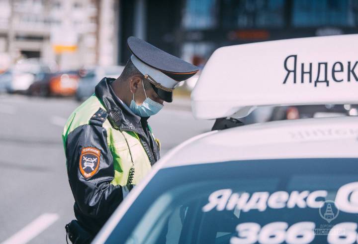 За неделю в Петербурге и Ленобласти на спецстоянки отправились больше 1600 автомобилей такси