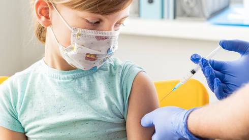 Вакцинация детей 12-15 лет начинается: вопросы и ответы