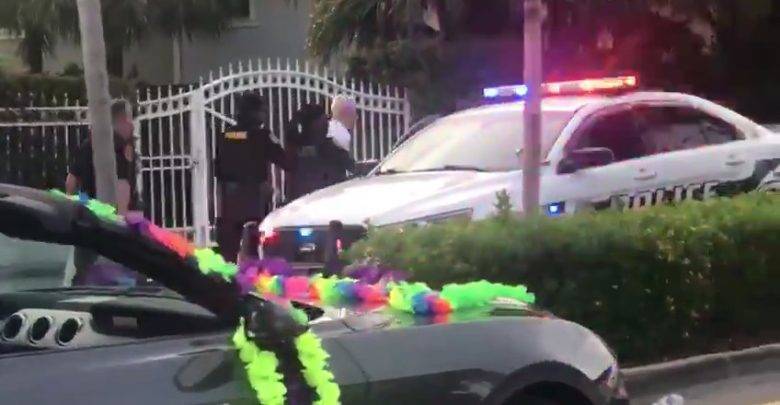 Американец за рулём пикапа сбил участников гей-парада