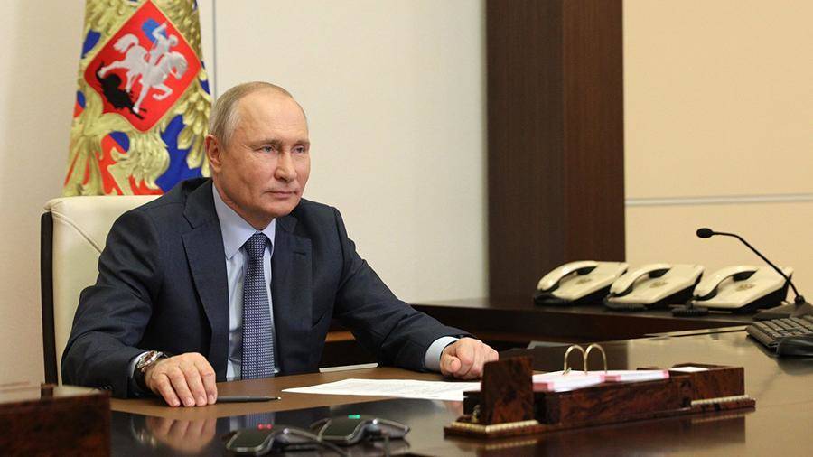 Путин анонсировал введение единого базового оклада для медработников в РФ