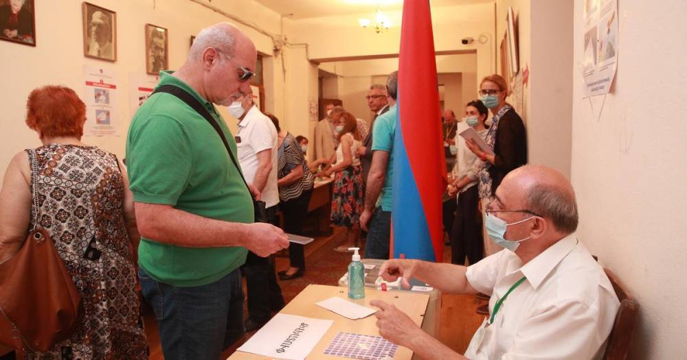 В Армении открылись избирательные участки на парламентских выборах