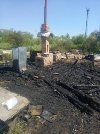 В Вологде полностью сгорела хозпостройка на улице Баранковской