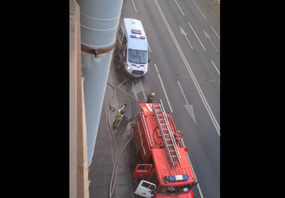 Воскресным утром пожарные спасли бар на Московском проспекте в Петербурге