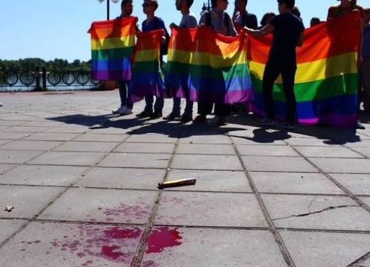 В США пикап врезался в толпу на гей-параде