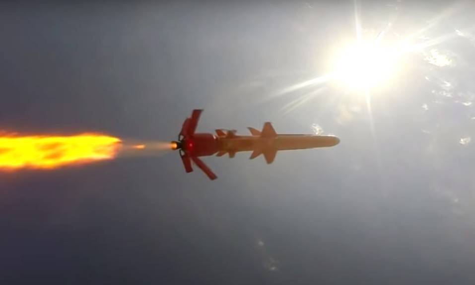 «Наше оружие способно усилить мощь Индии»: на Украине предлагают продавать авиационную версию ПКР «Нептун»