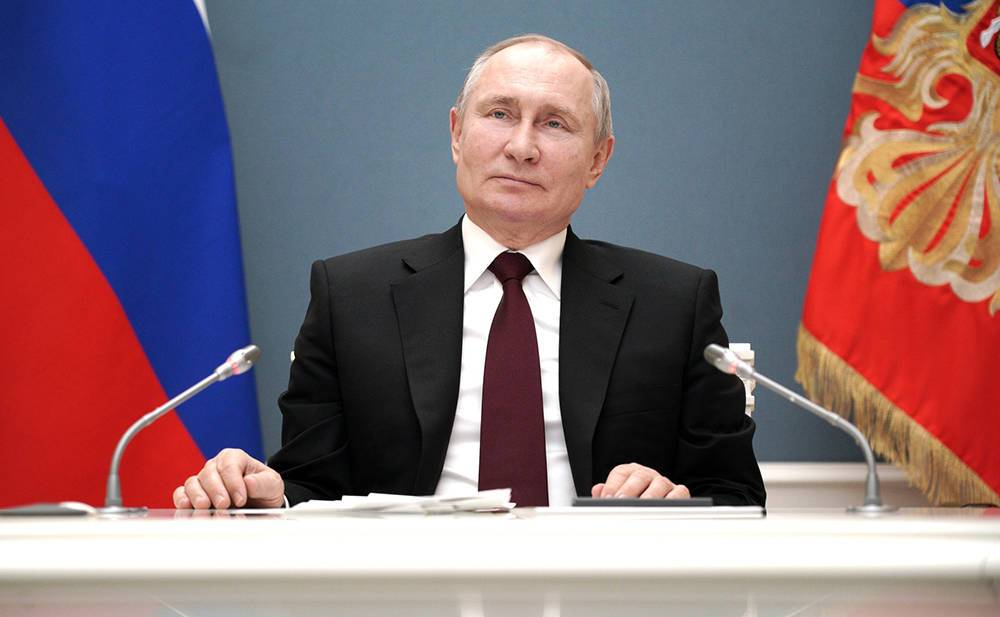 Путин поздравил медработников с профессиональным праздником