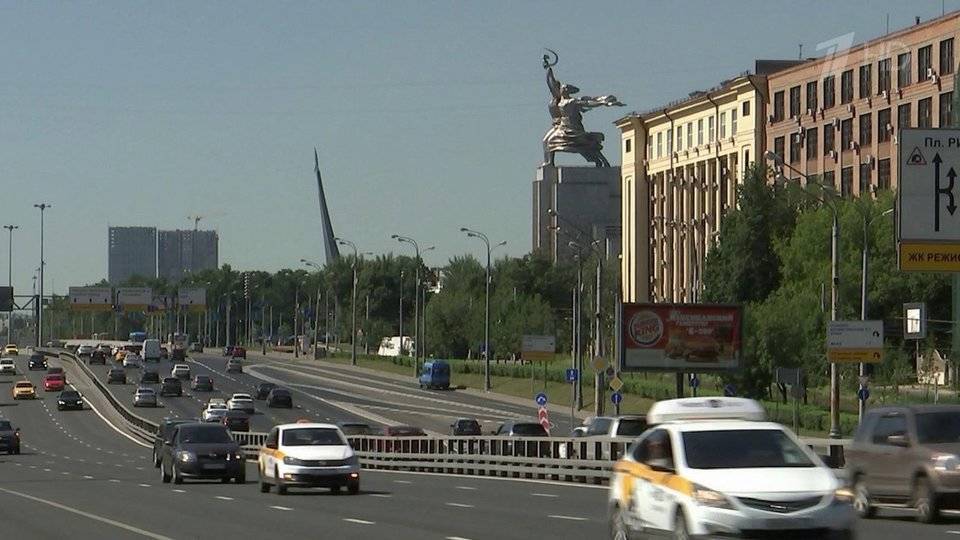 Специалисты призывают использовать солнцезащитные средства из-за опасного уровня ультрафиолета