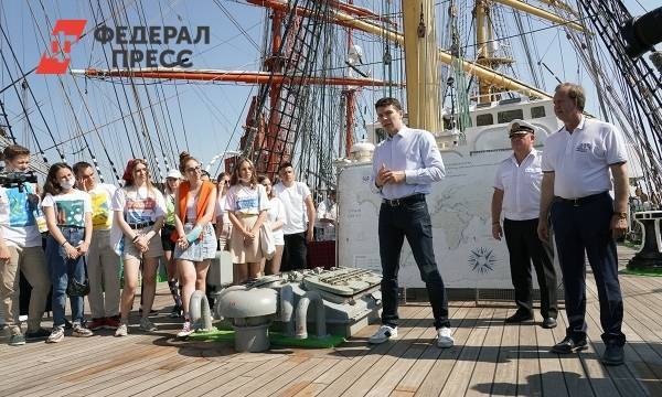 Глава Калининградской области провел экскурсию на барке «Крузенштерн»