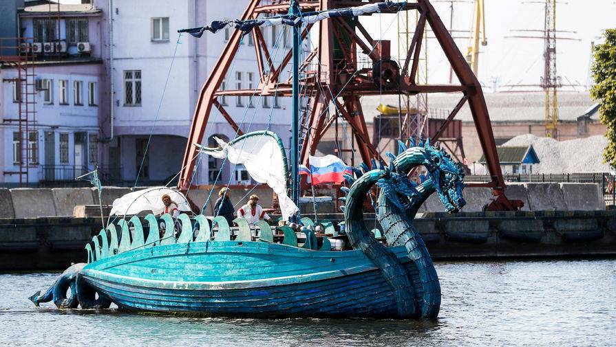 В Нижнем Новгороде «Змей Горыныч» спас севшую на мель яхту