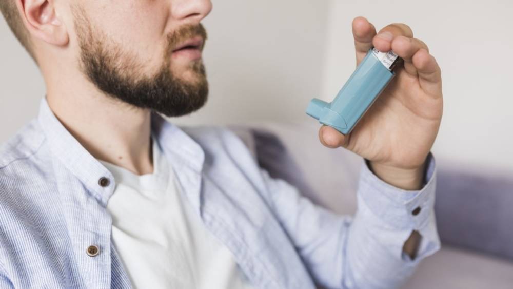 Британские исследователи изучили влияние препарата от астмы на больных COVID-19