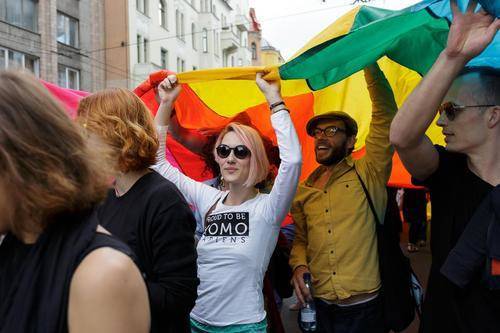 В Риге пройдет гей-парад вместо Дня города, а в России в эту дату - праздник ВДВ
