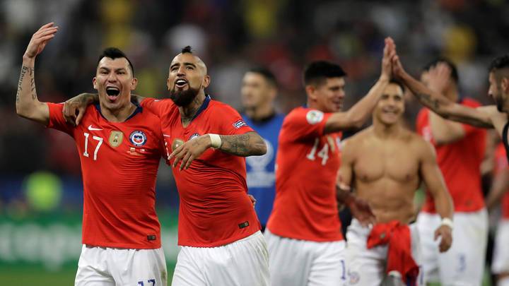 СМИ сообщили о секс-вечеринке игроков сборной Чили на Кубке Америки