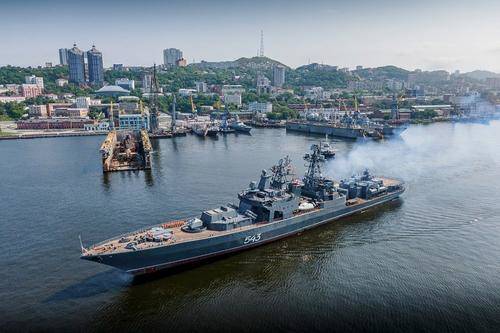 Avia.pro: в 45 километрах от акватории Гавайев, где расположена база ВМС США, замечены семь российских боевых кораблей