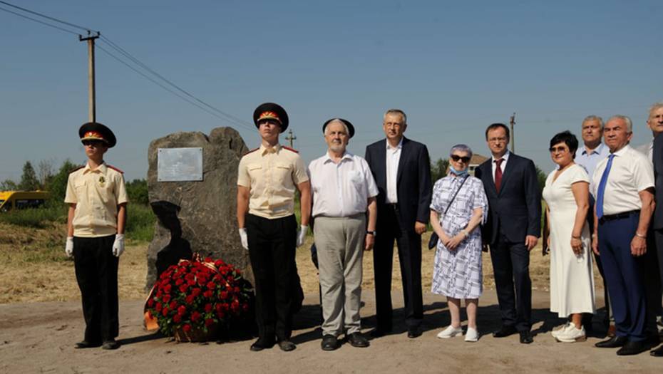 Мединский посетил место строительства мемориального комплекса в Ленобласти