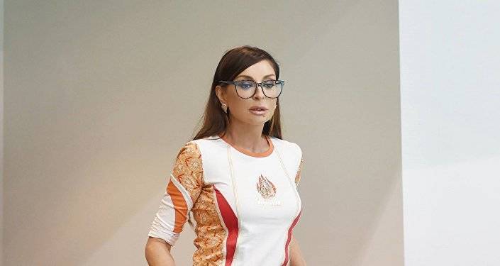 Первой леди Азербайджана понравился грузинский бренд одежды – фото