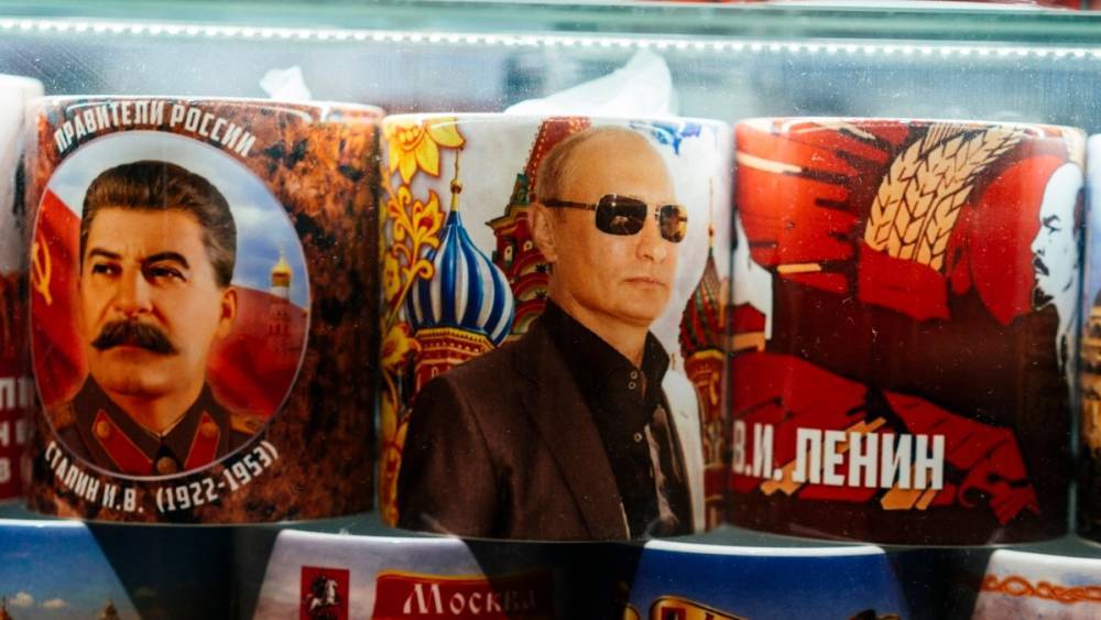 Доля россиян, считающих Путина выдающейся личностью, упала вдвое