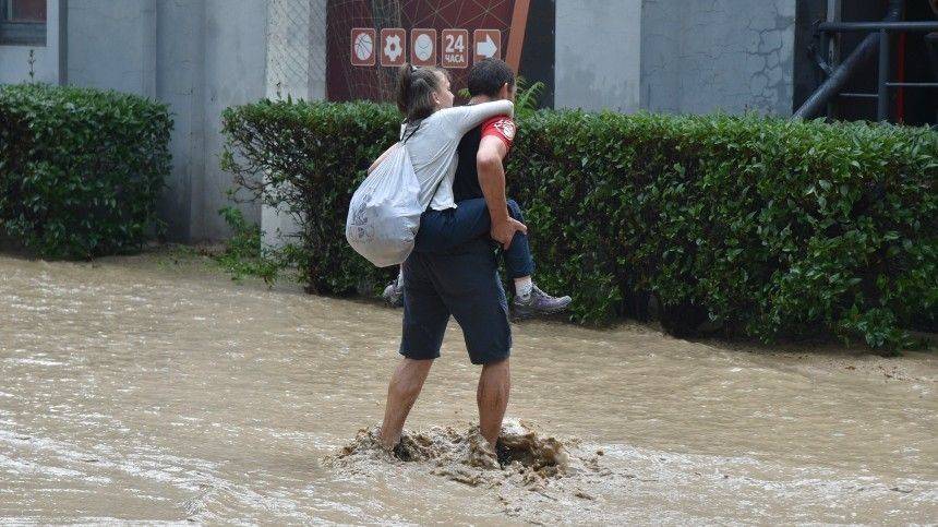Минобороны нарастит группировку для помощи пострадавшим от наводнения в Крыму