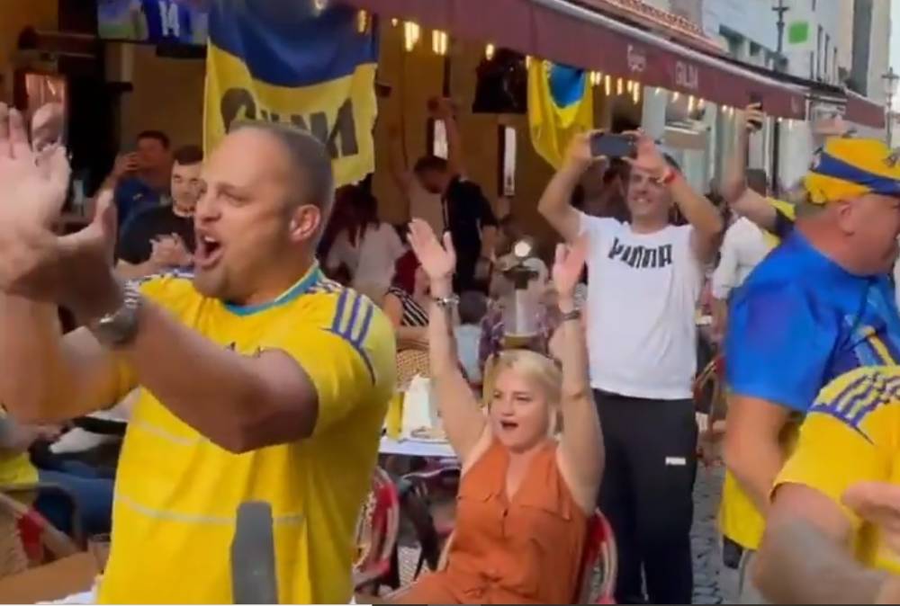 Украинские и австрийские фанаты спели «Путин – ху@ло» перед матчем Евро-2020