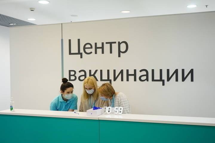 В Петербурге хотят вакцинировать по 20 тысяч горожан в день
