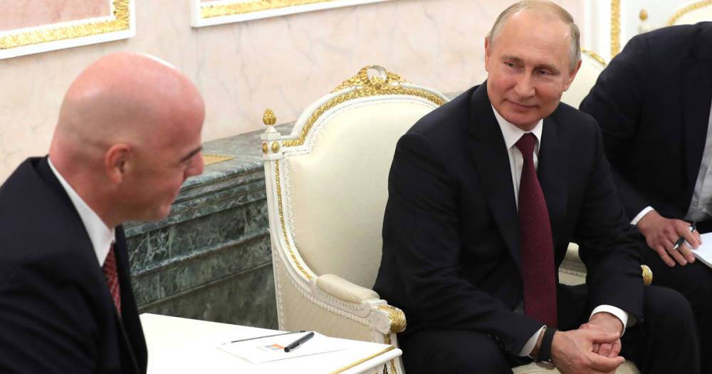 Путин обсудил с Инфантино подготовку ЧМ по футболу