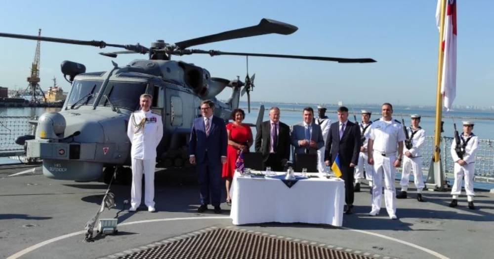 Украина и Британия подписали договор о строительстве военных кораблей и баз для ВСУ