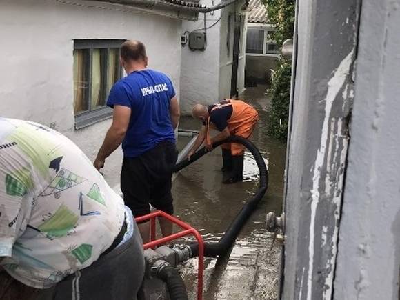 Почти полсотни человек пострадали от наводнения в Ялте