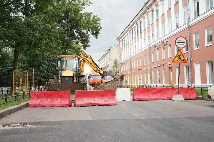 Ремонт фасадов и дорог ограничит проезд по центру Петербурга