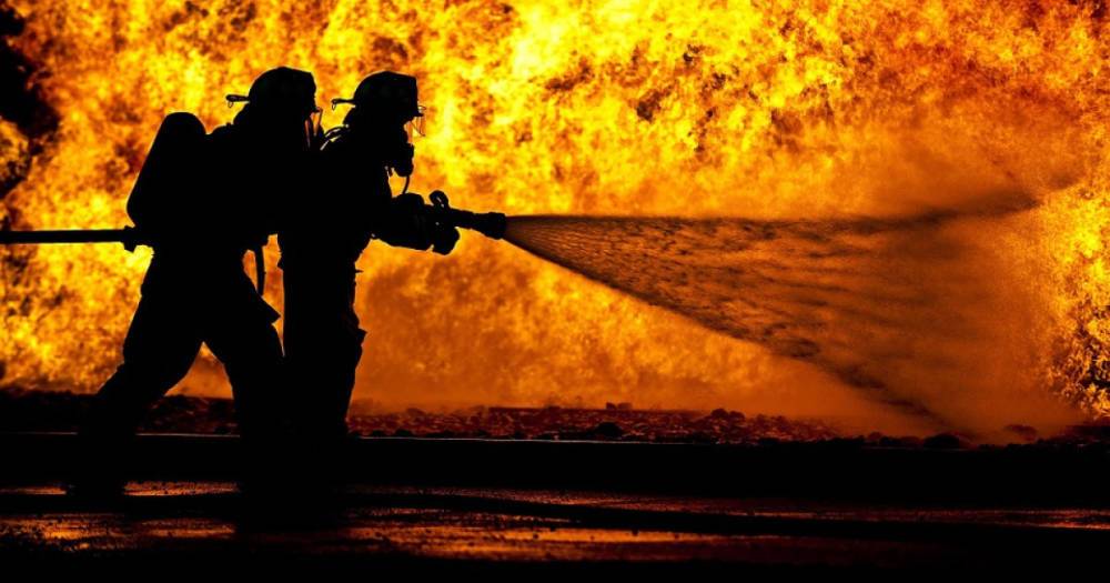Взрыв в доме на Киевщине: пожар потушили, количество жертв может возрасти (ФОТО)