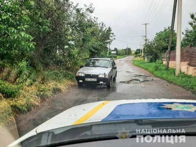 Внаслідок конфлікту на дорозі у жителя Южноукраїнська два брати на BMW відібрали ВАЗ