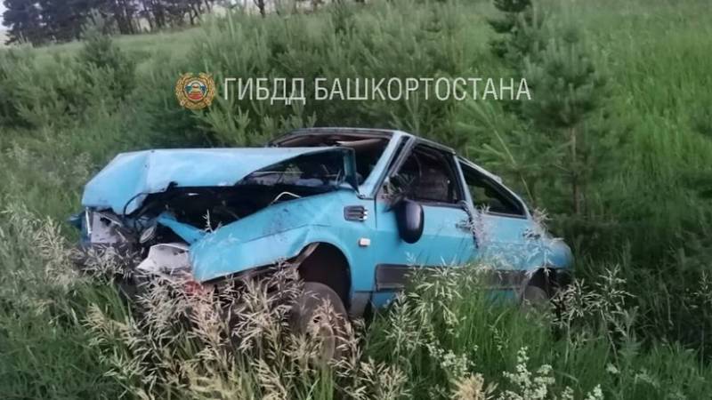 В Башкирии два человека погибли в перевернувшемся авто