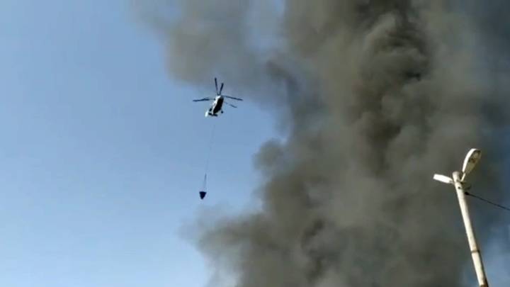 Авиация участвует в тушении крупного пожара в Подмосковье. Видео