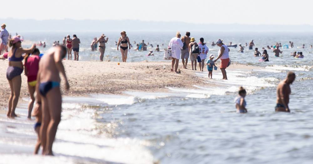 На каких пляжах отдыхали калининградцы в аномально жаркие выходные — результаты опроса