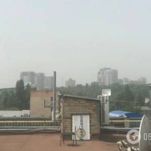 Из-за сильной жары Киев окутал смог. Фото