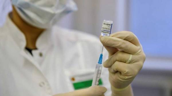 О дискриминации россиян из-за прививки от коронавируса высказались в Кремле
