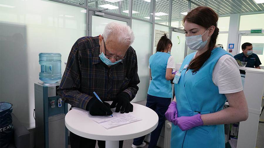 Власти Москвы рекомендовали переболевшим полгода назад сделать прививку