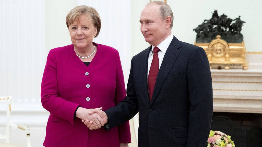 Путин и Меркель созвонились в день 80-летия начала ВОВ