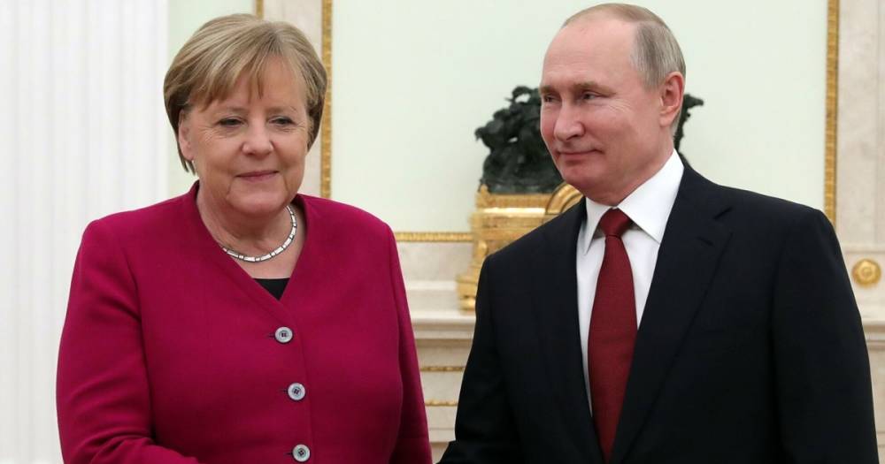 Меркель обсудила с Путиным саммит с Байденом и страдания от нацистов