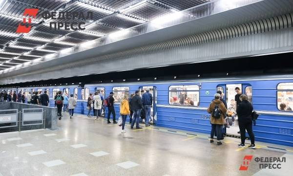 В петербургском метро застряли поезда с пассажирами