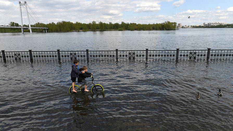 В Красноярске за сутки уровень воды упал на почти полметра