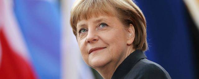 Меркель получила вторую дозу вакцины от COVID-19