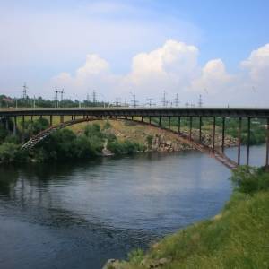 В Запорожье 17-летний парень упал с Арочного моста