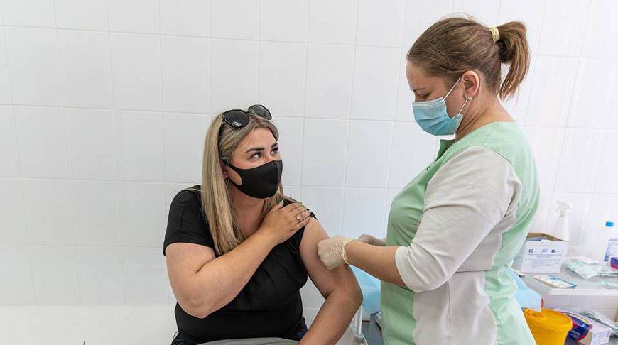Около 60 тыс. москвичей за сутки записались на вакцинацию от COVID-19