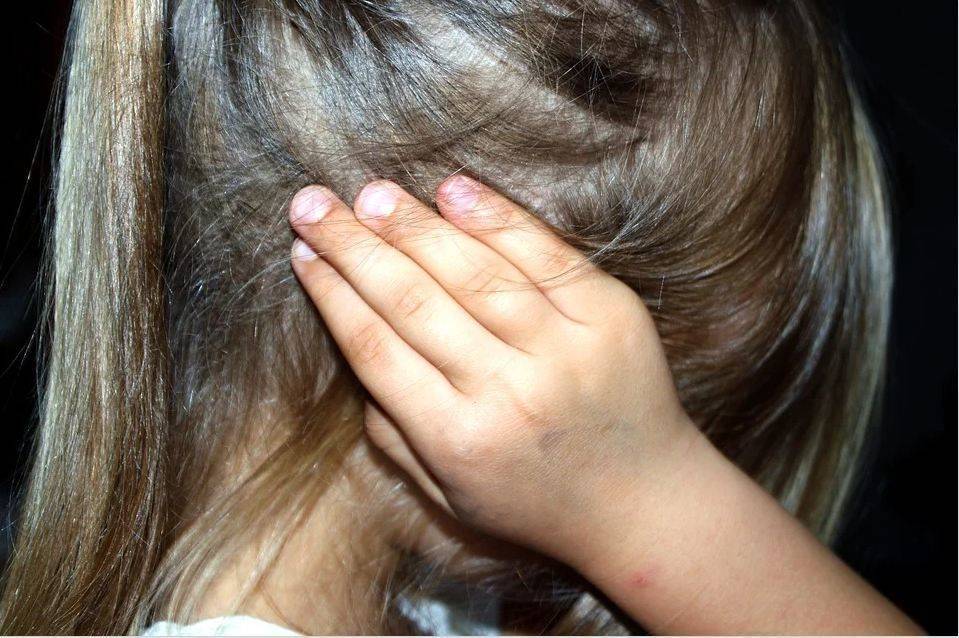 Детский аттракцион "Паровозик" опрокинулся вместе с пассажирами в Саратове