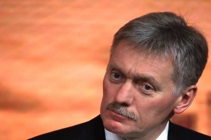 Песков отказался комментировать призывы к отставке Черчесова