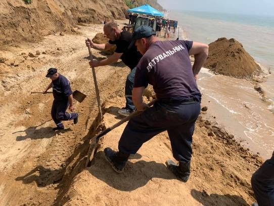 Под завалами грунта на берегу моря на Одесчине погибших не нашли