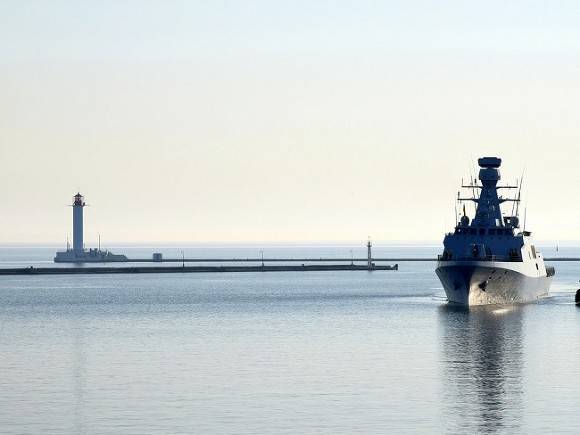 Минобороны Британии отреагировало на «отгон» своего корабля от границ РФ в Черном море