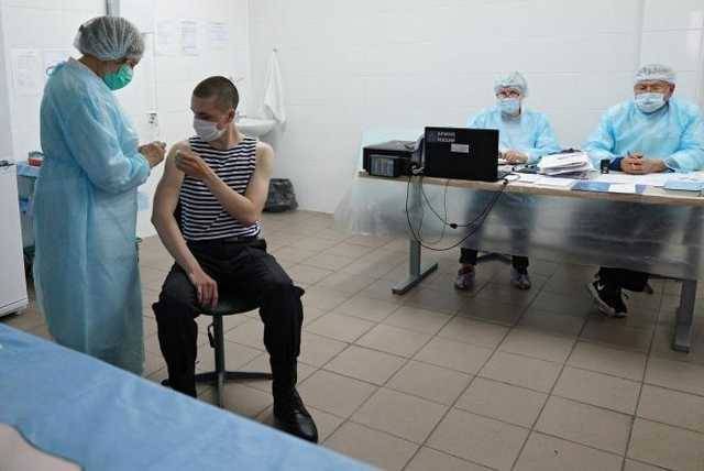 В России резко ускорился темп заражений коронавирусом из-за штамма Дельта — Le Monde
