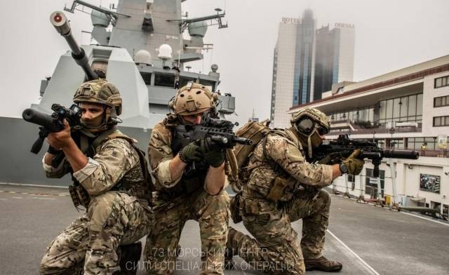 Силы спецопераций Украины провели тренировку на британском эсминце, который позже «обстреляла» РФ (ФОТО)